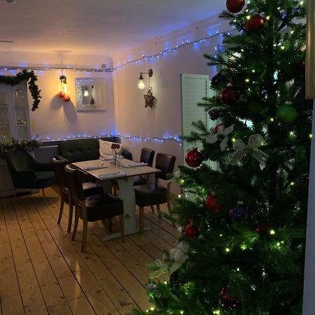 The Lazy Lion Bed and Breakfast Milford on Sea Exteriör bild