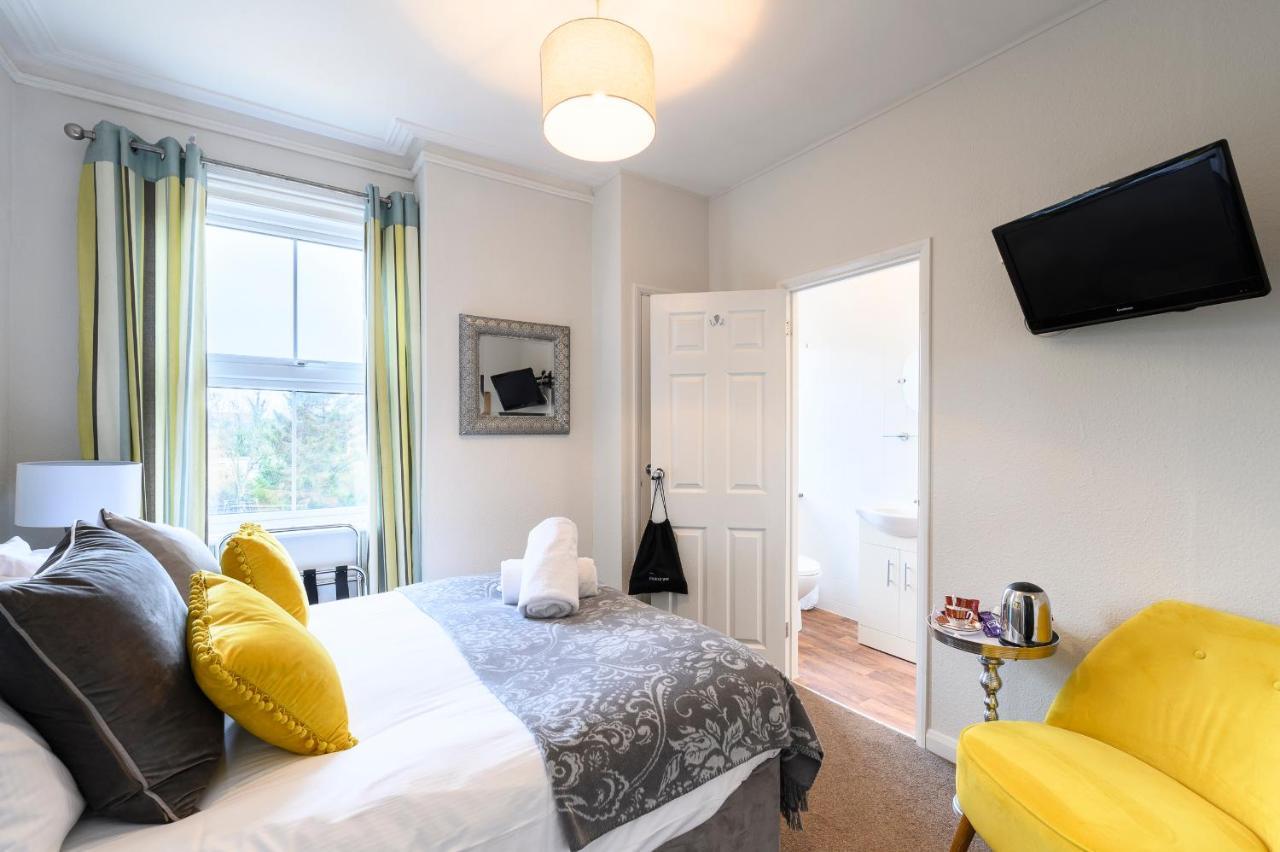 The Lazy Lion Bed and Breakfast Milford on Sea Exteriör bild