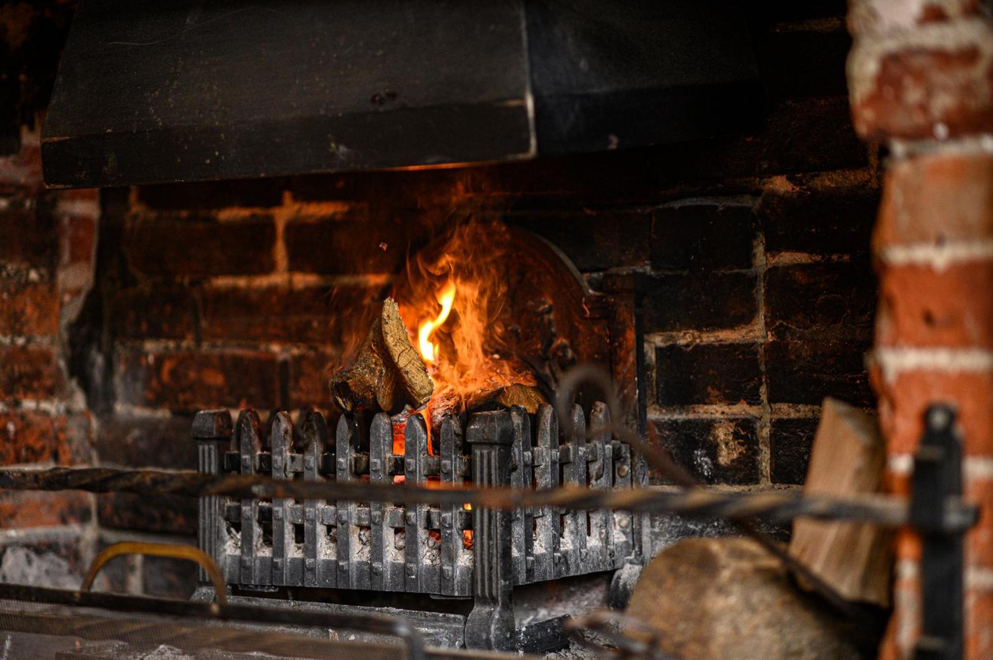 The Lazy Lion Bed and Breakfast Milford on Sea Exteriör bild