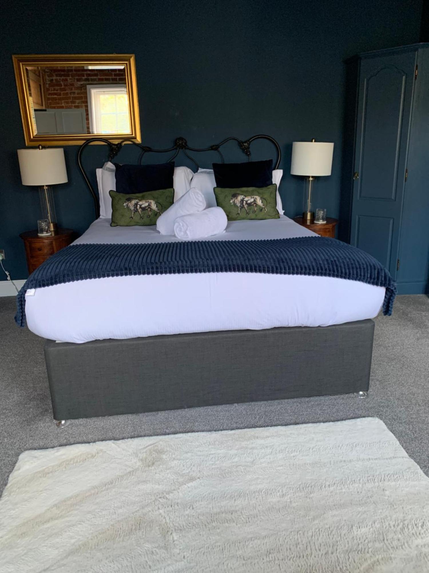 The Lazy Lion Bed and Breakfast Milford on Sea Exteriör bild