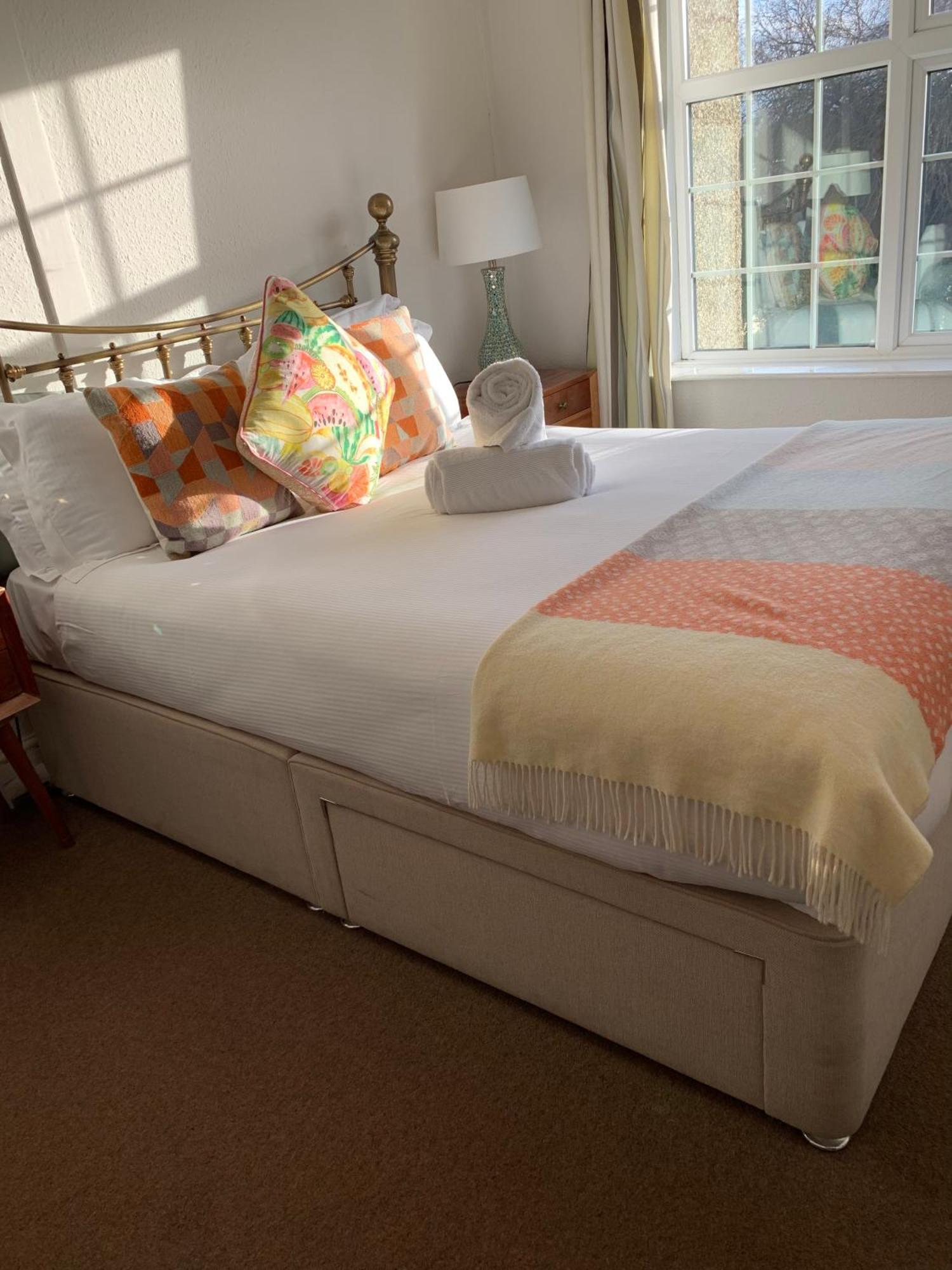 The Lazy Lion Bed and Breakfast Milford on Sea Exteriör bild