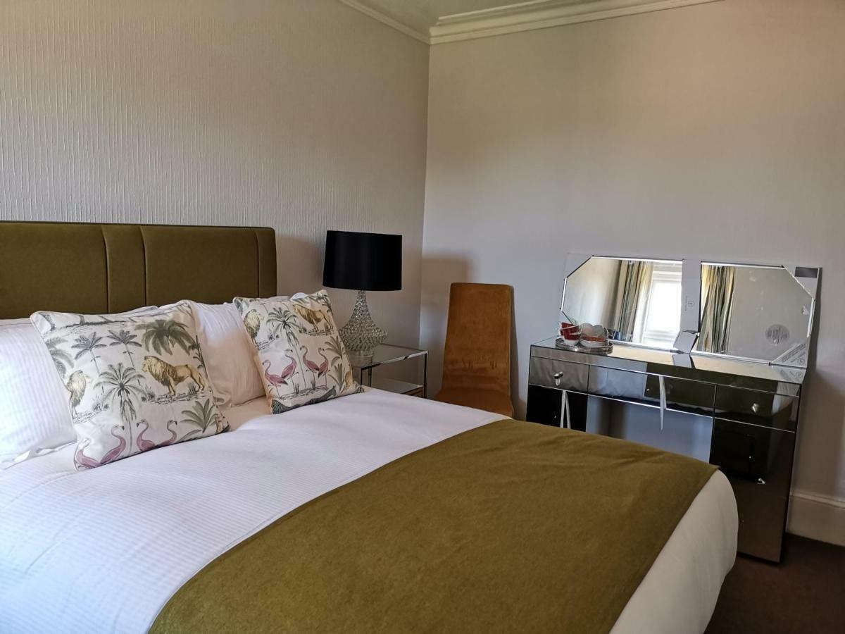 The Lazy Lion Bed and Breakfast Milford on Sea Exteriör bild