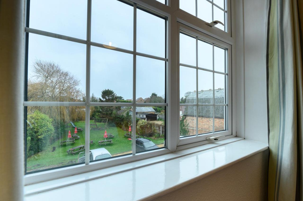 The Lazy Lion Bed and Breakfast Milford on Sea Exteriör bild