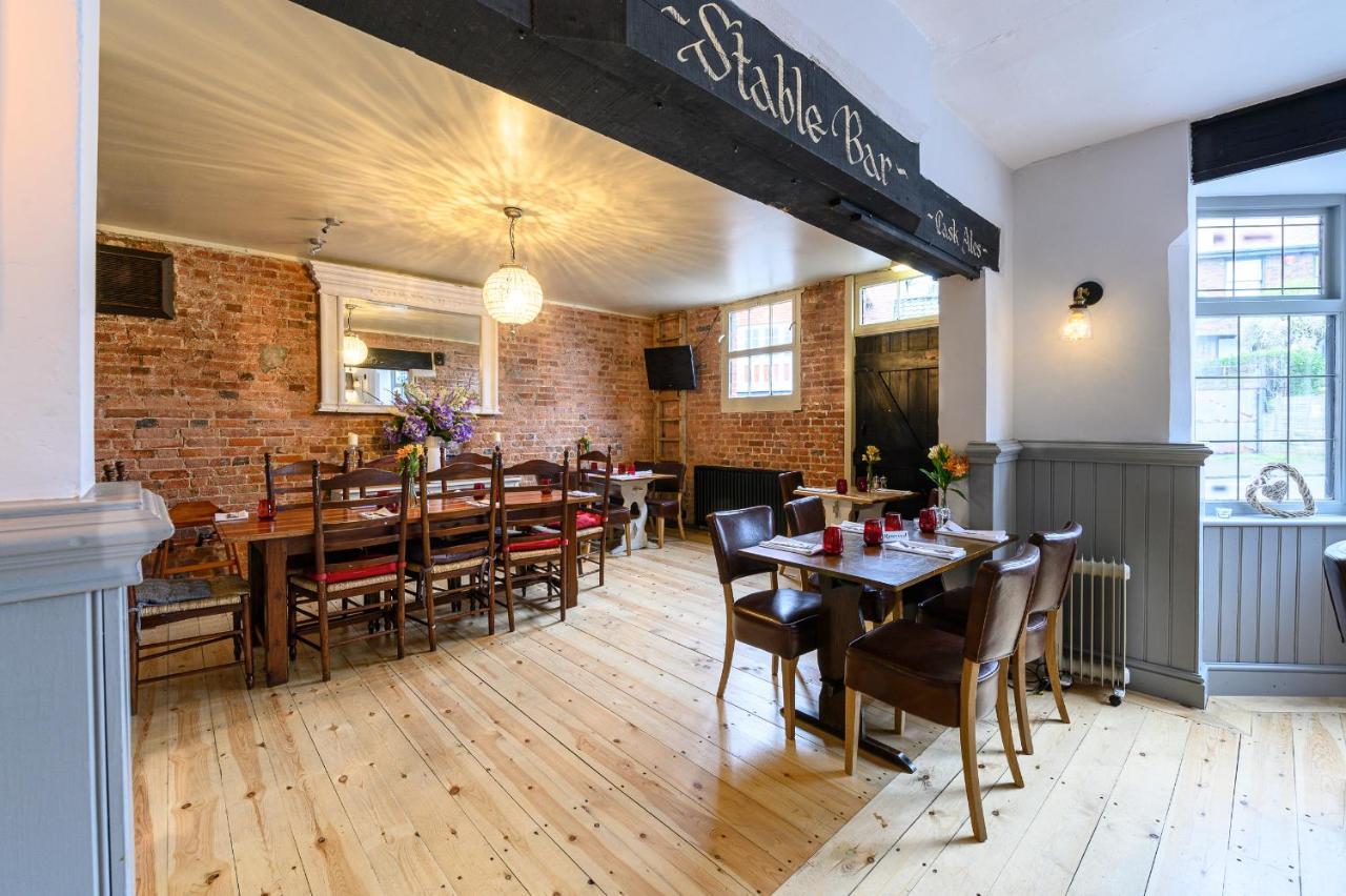 The Lazy Lion Bed and Breakfast Milford on Sea Exteriör bild